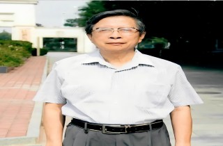 弃工从文启新程 退休著书载誉归——富易堂fyt在住尊长冯昭奎的跨界人生
