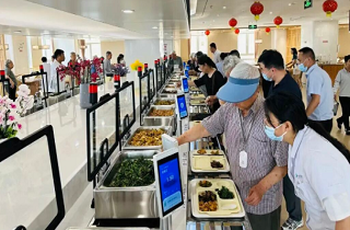 怎样让怙恃的晚年吃得更康健？？？？？富易堂fyt科学膳食方案，，，，，让营养与鲜味都不缺席